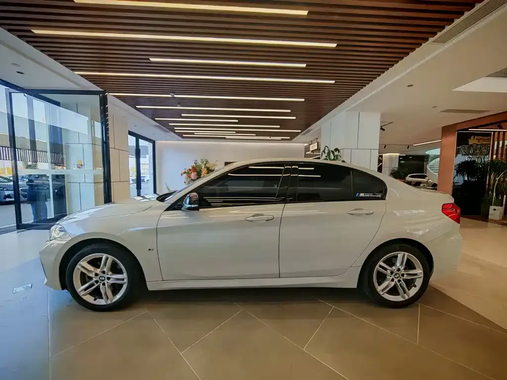 BMW 1 Series 2022 из CN, фото 3
