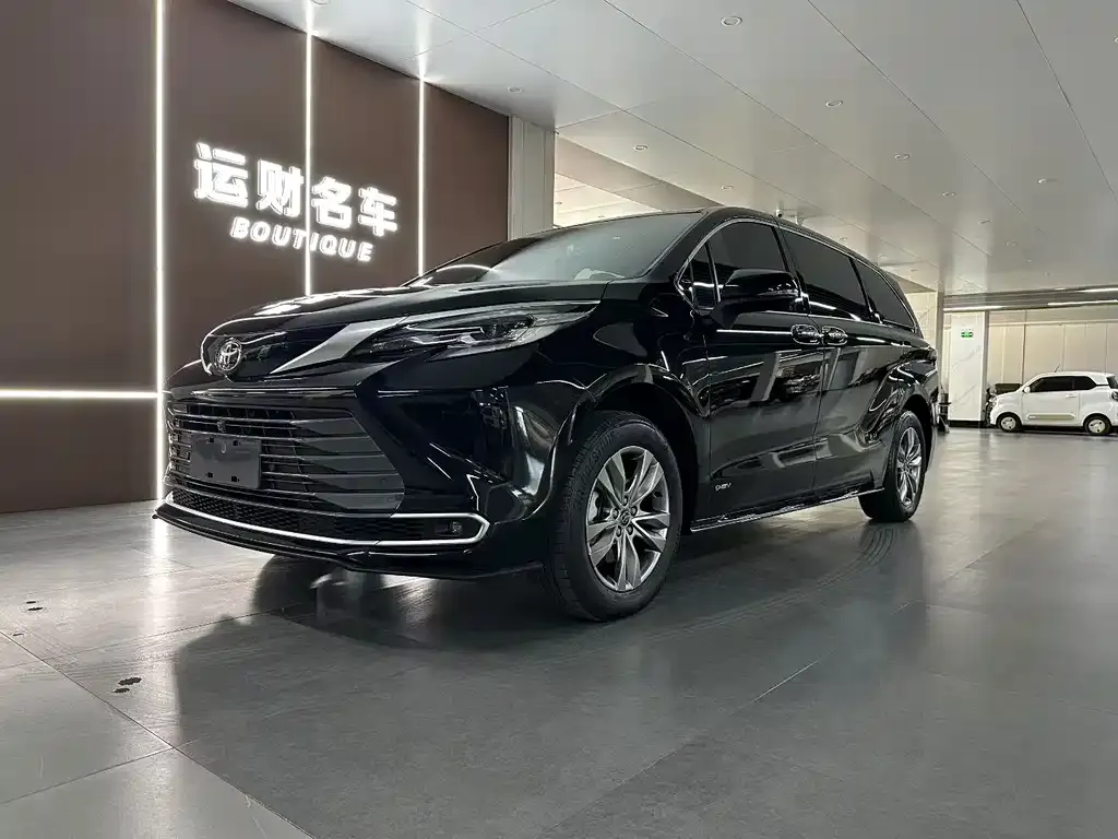 Toyota Sienna — фото 1