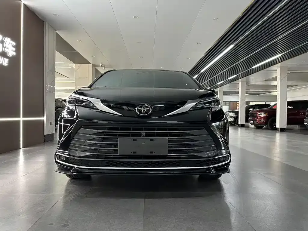 Toyota Sienna — фото 2