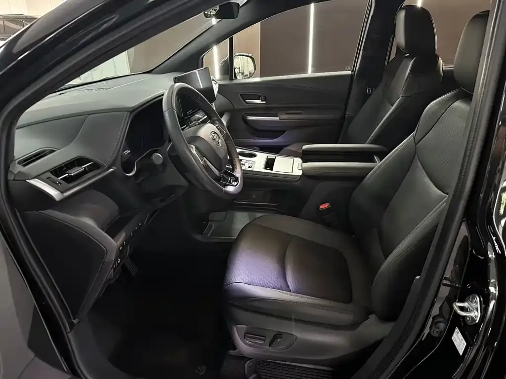 Toyota Sienna — фото 4