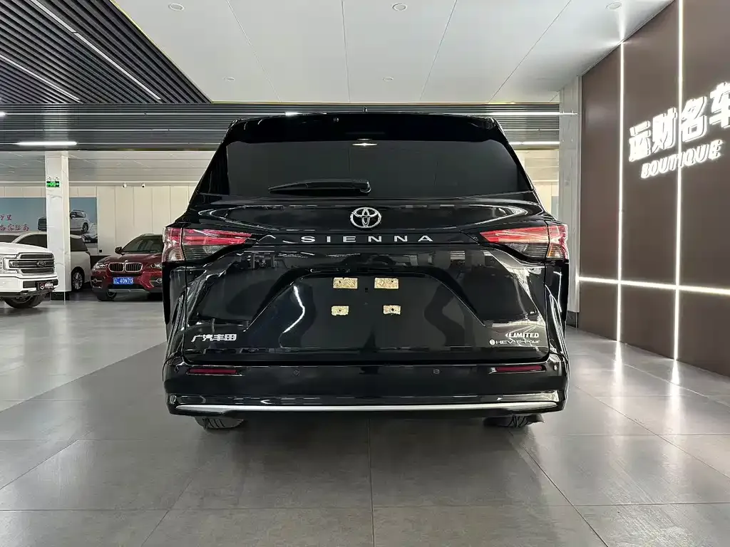 Toyota Sienna — фото 8