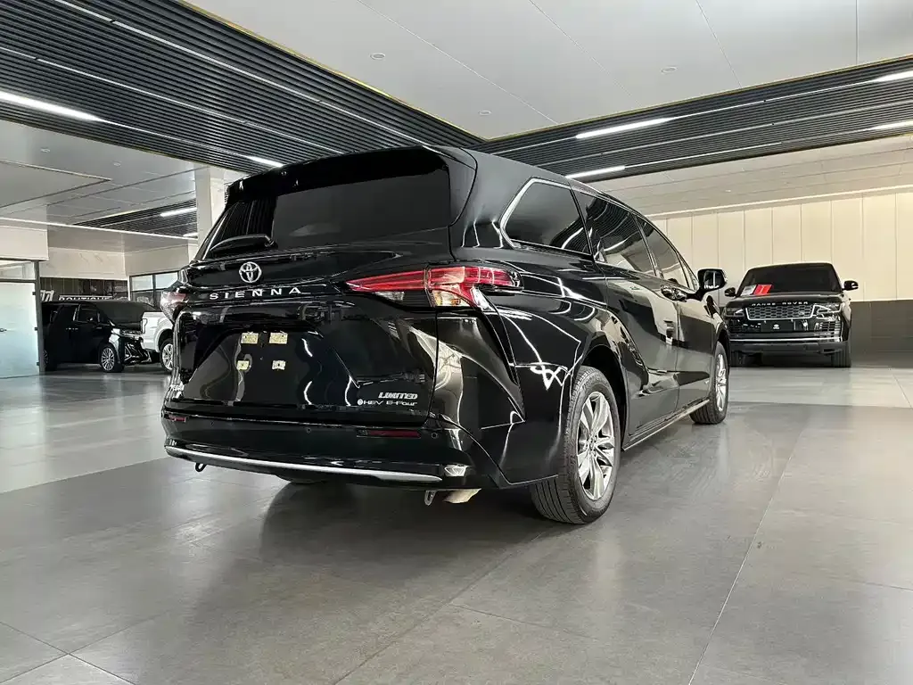 Toyota Sienna — фото 9