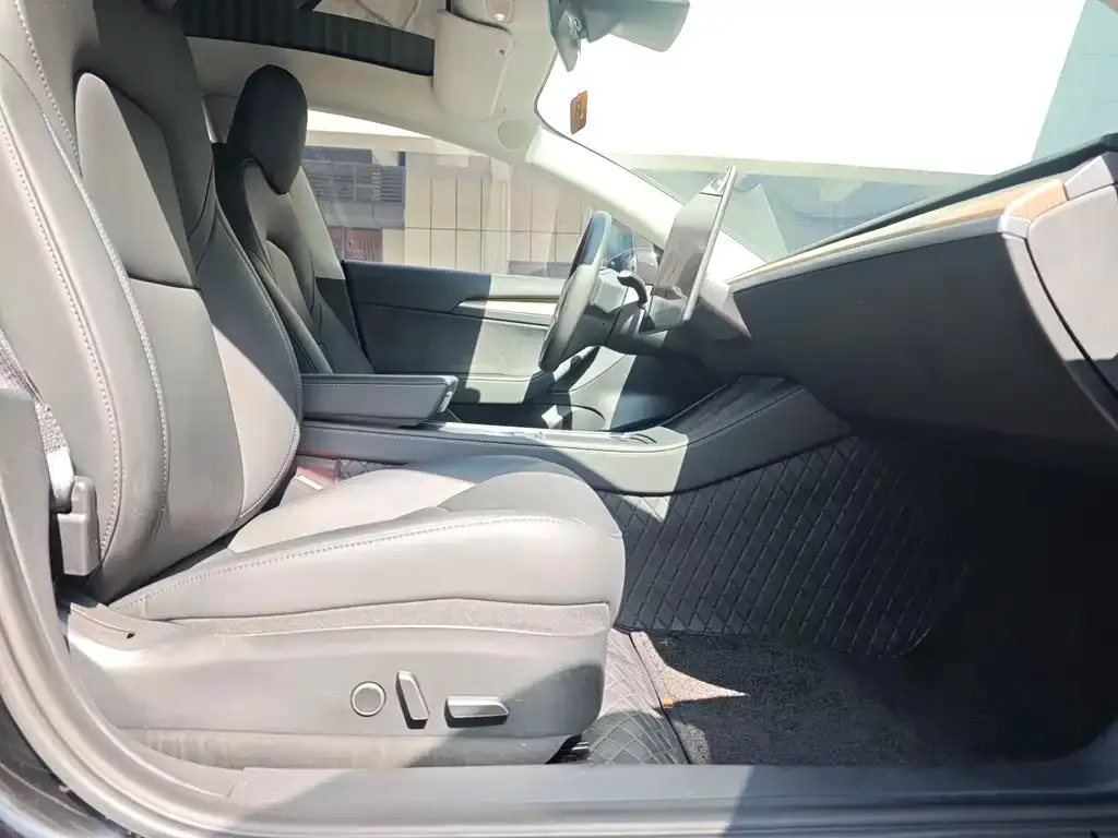 Tesla Model 3 — фото 4
