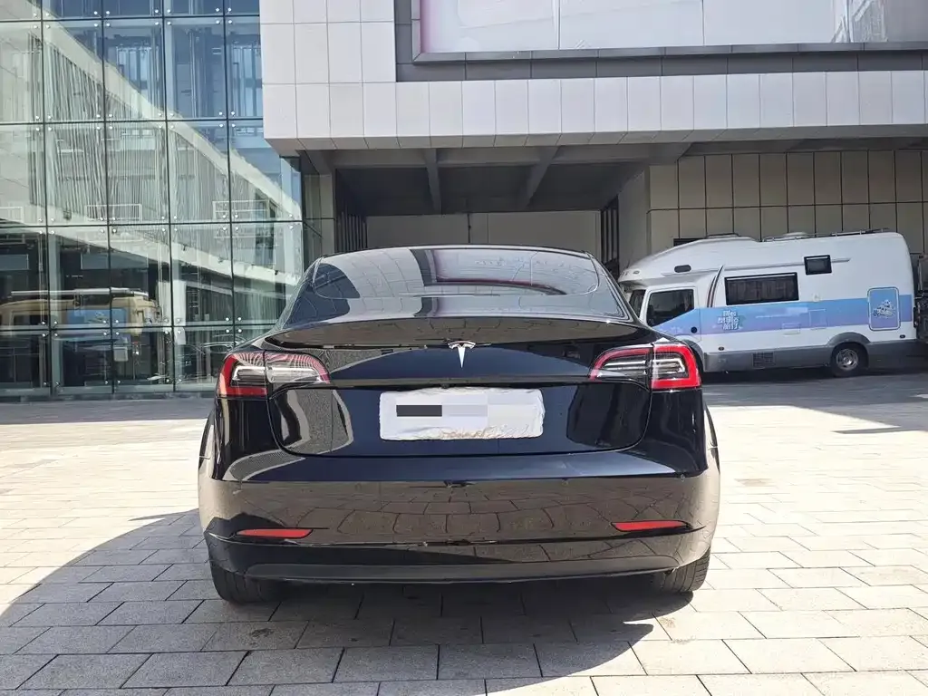 Tesla Model 3 — фото 8