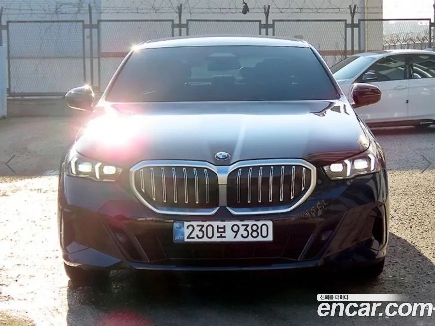 BMW 5-Series — фото 1