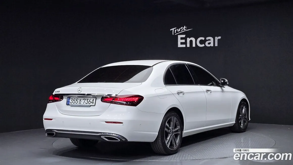 Mercedes-Benz E-Class — фото 2