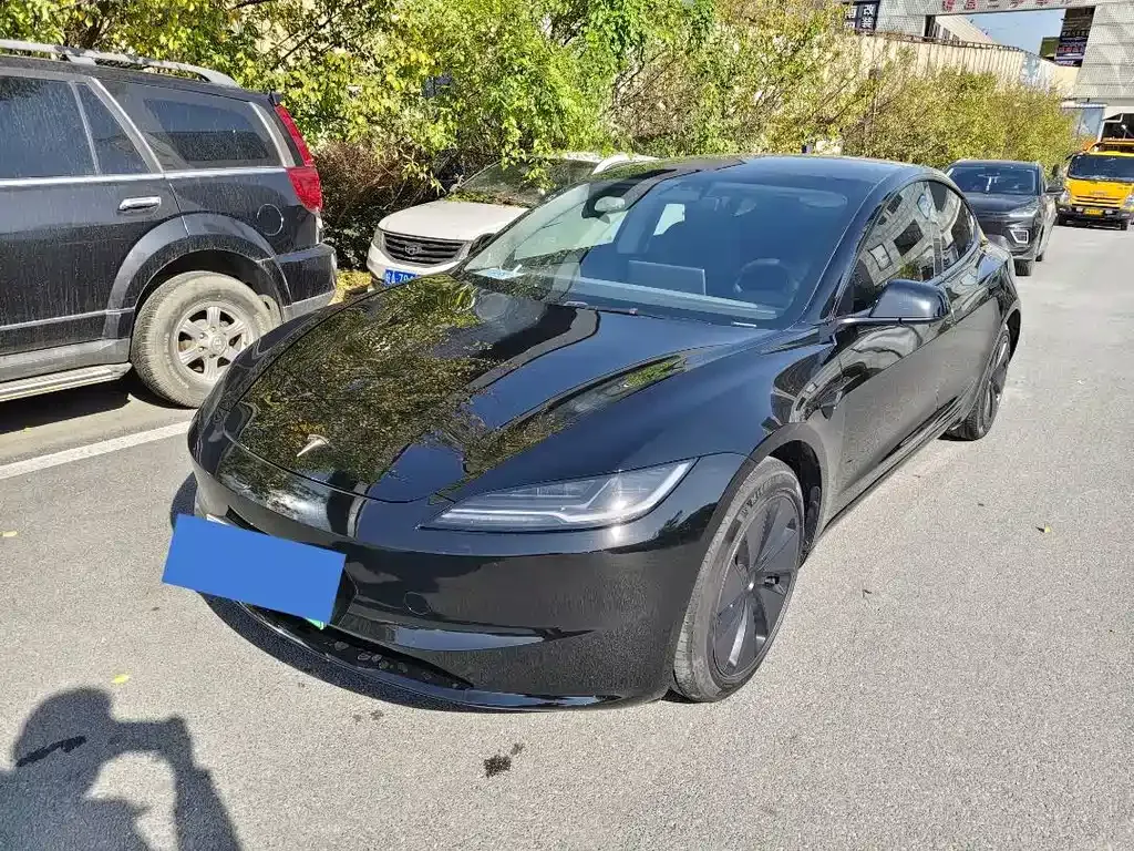 Tesla Model 3 — фото 1