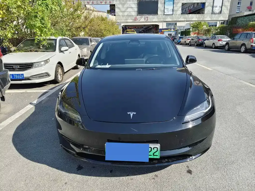 Tesla Model 3 — фото 2