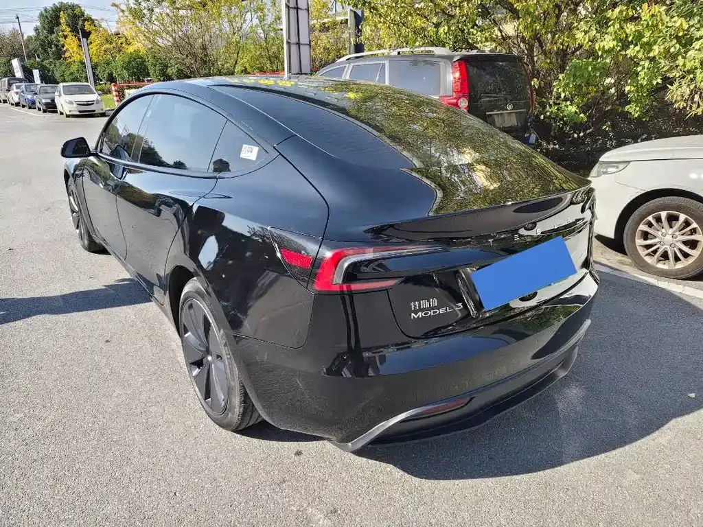 Tesla Model 3 — фото 9