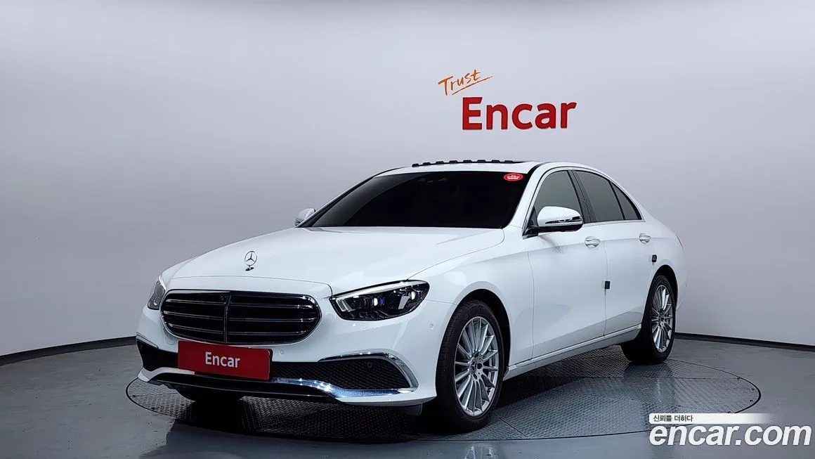 Mercedes-Benz E-Class — фото 1