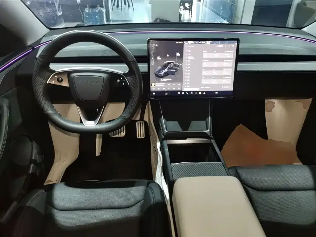 Tesla Model Y — фото 10