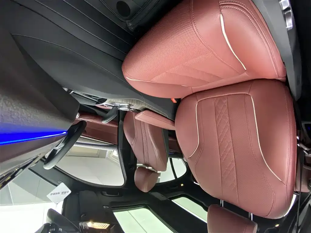 BMW 5 Series 2023 из CN, фото 10
