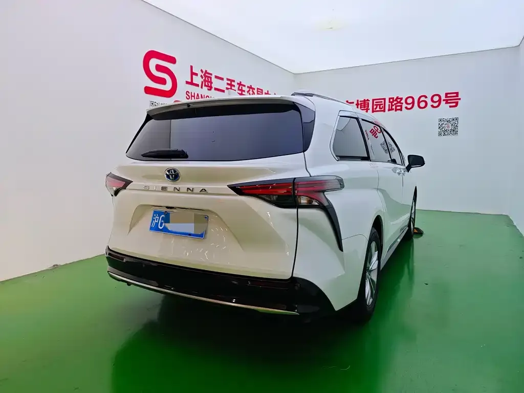 Toyota Sienna — фото 4