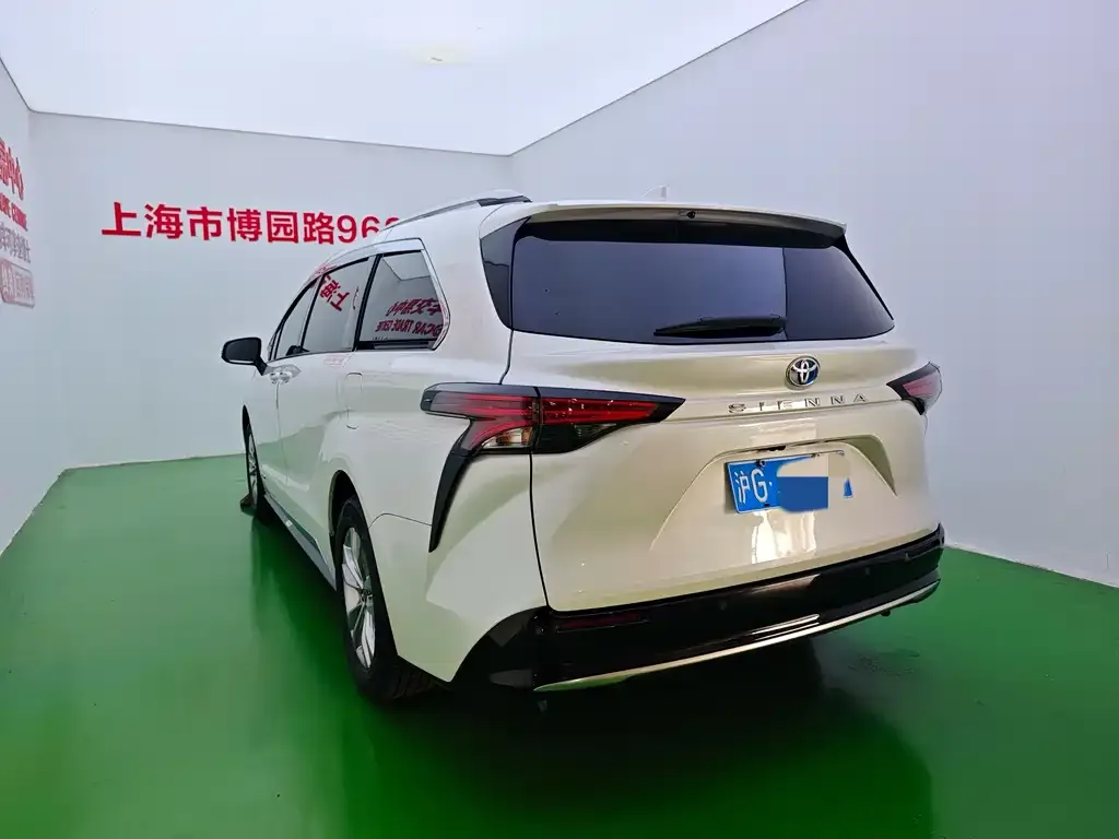 Toyota Sienna — фото 6