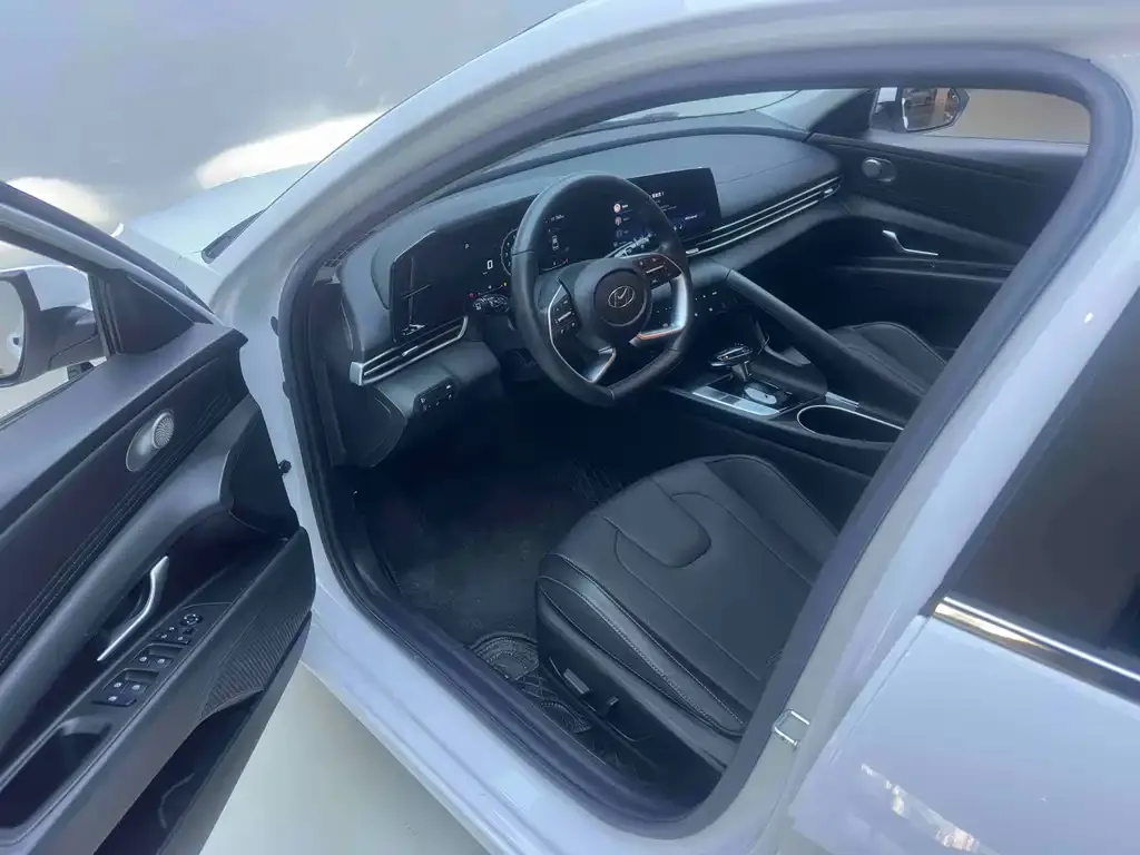 Hyundai Elantra 2022 из CN, фото 9