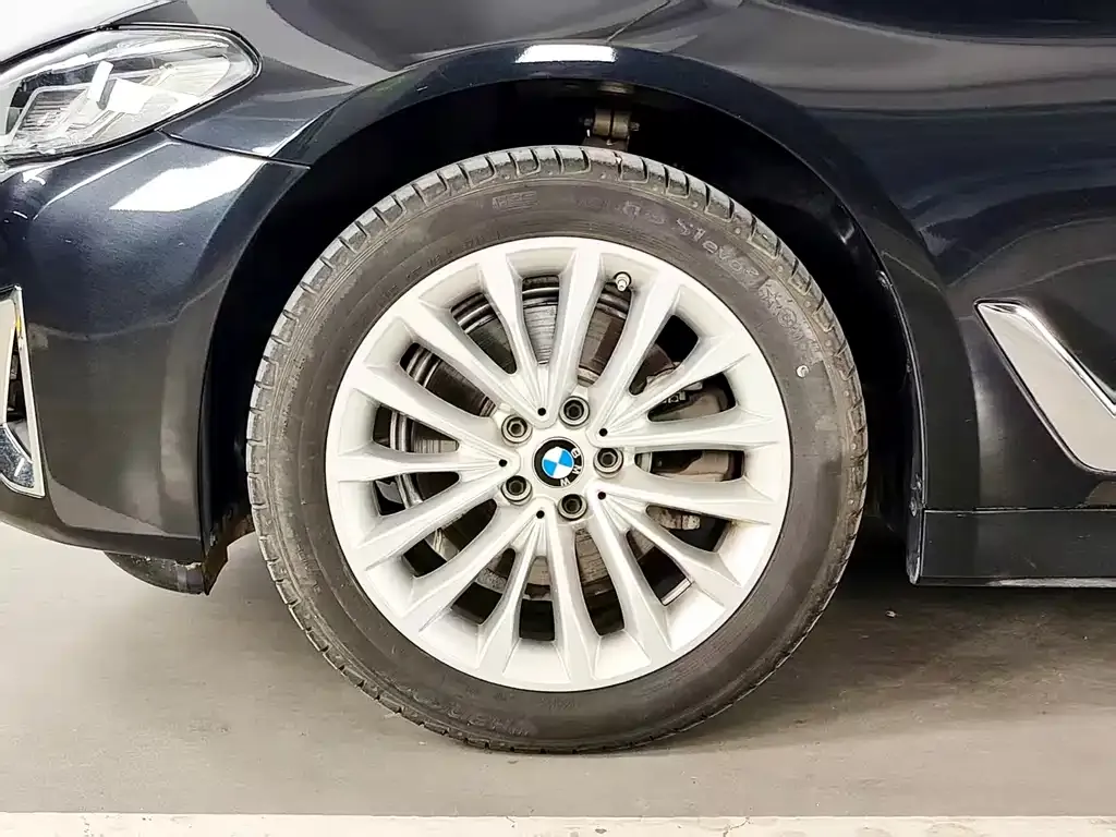 BMW 5 Series — фото 4