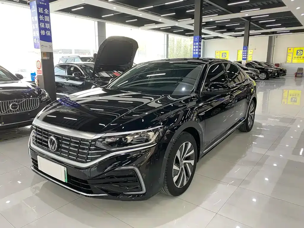 Volkswagen Passat New Energy — фото 1