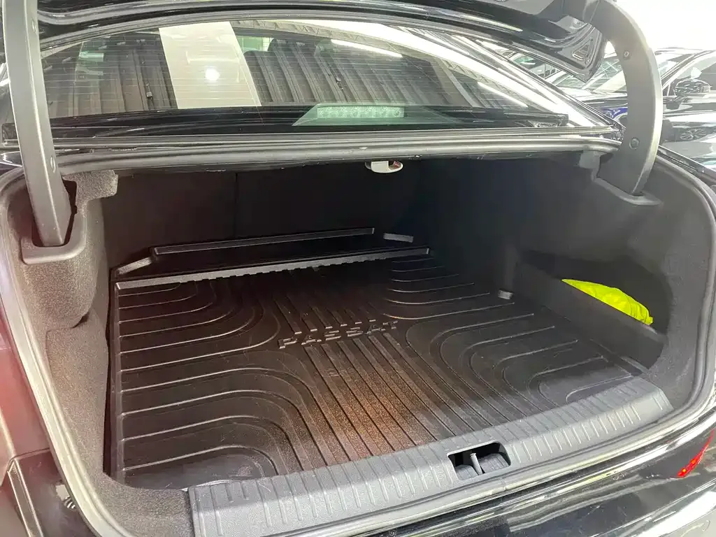 Volkswagen Passat New Energy — фото 10