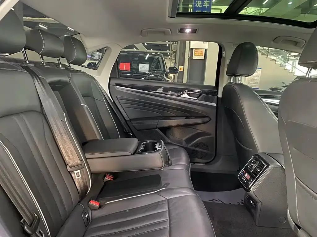 Volkswagen Passat New Energy — фото 9
