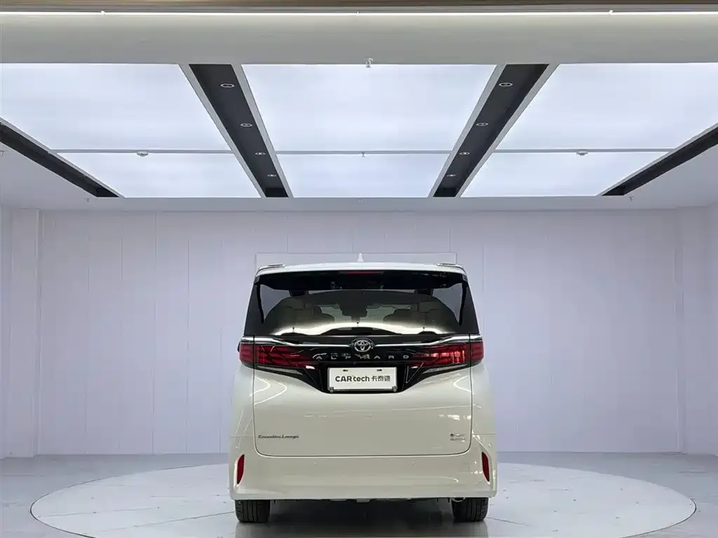 Toyota Alphard — фото 4