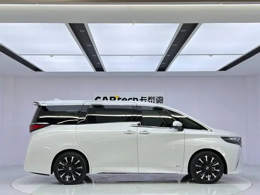Toyota Alphard — фото 6