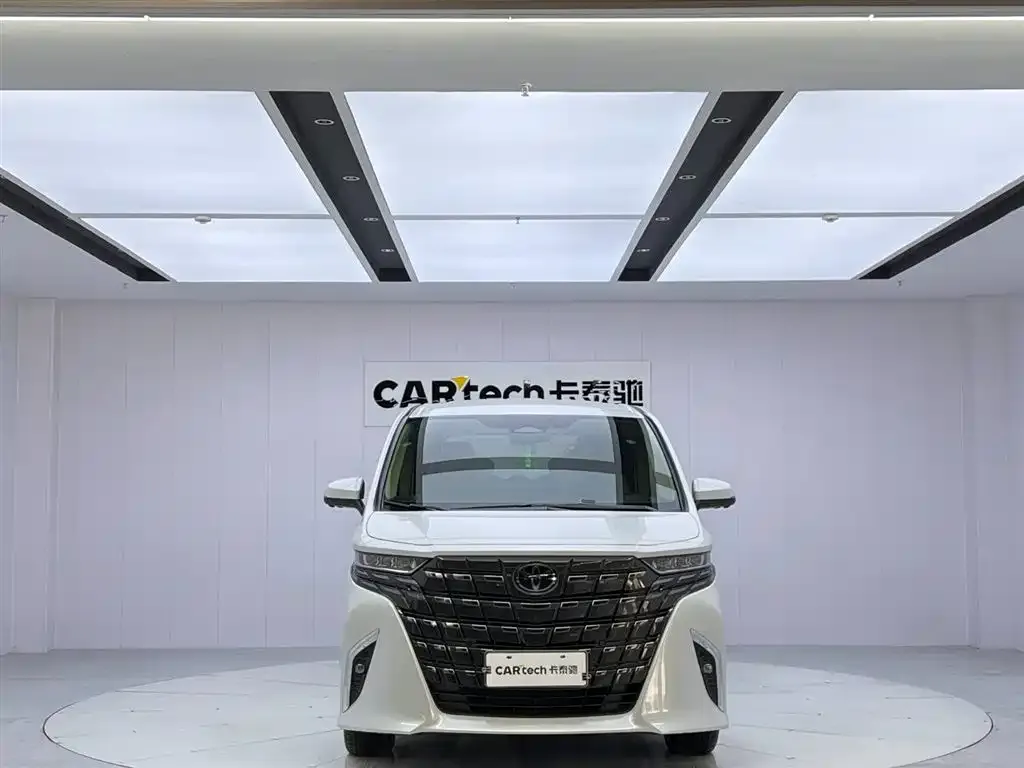 Toyota Alphard — фото 8