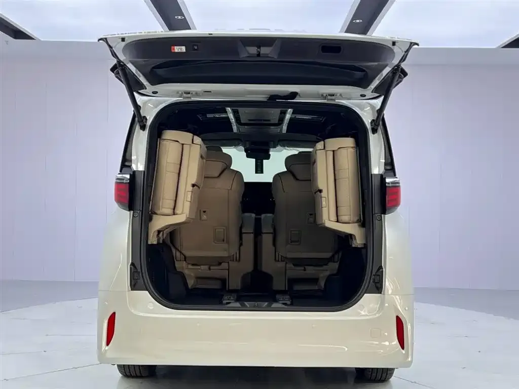 Toyota Alphard — фото 9