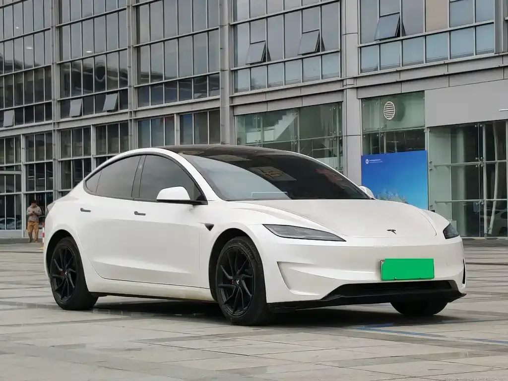 Tesla Model 3 — фото 3