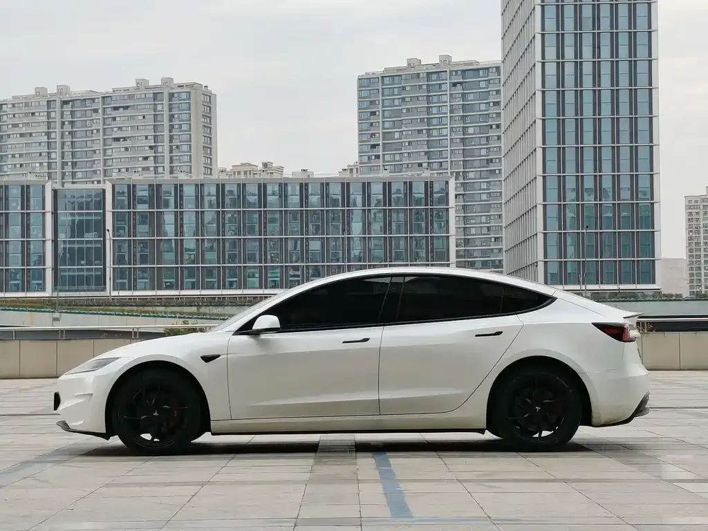 Tesla Model 3 — фото 4