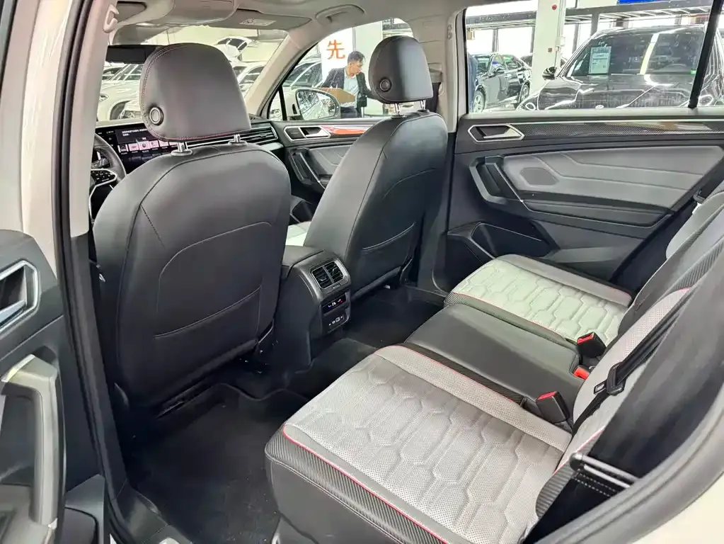 Volkswagen Tiguan L 2022 из CN, фото 5