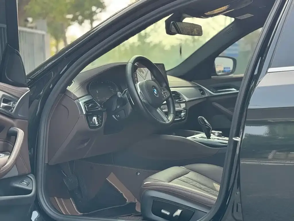 BMW 5 Series 2024 из CN, фото 7