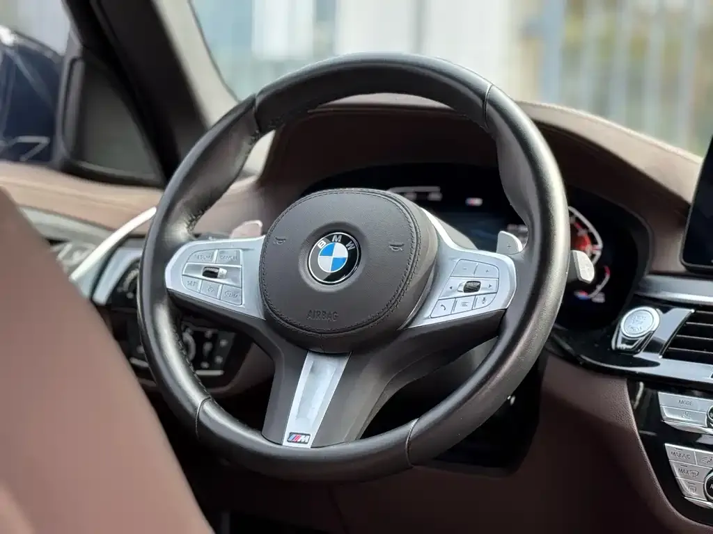 BMW 5 Series 2024 из CN, фото 9