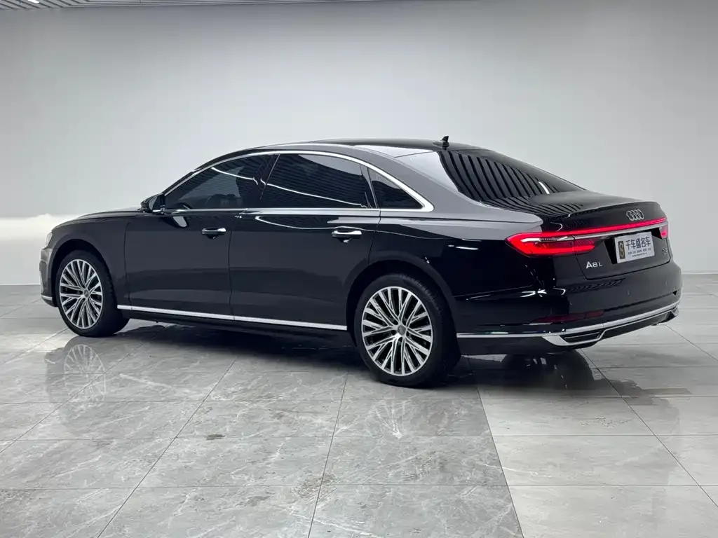 Audi A8 2022 из CN, фото 4