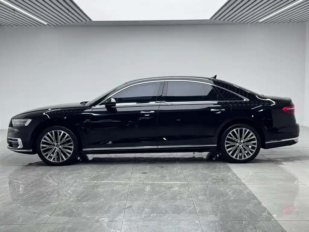 Audi A8 2022 из CN, фото 7