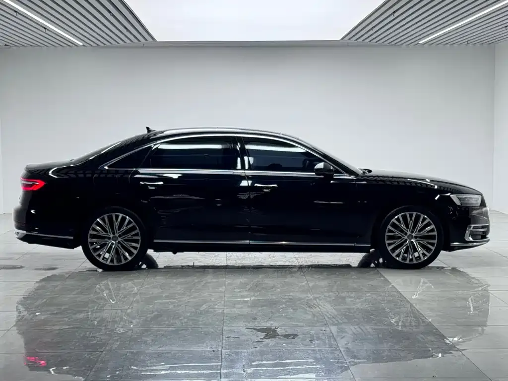 Audi A8 2022 из CN, фото 8