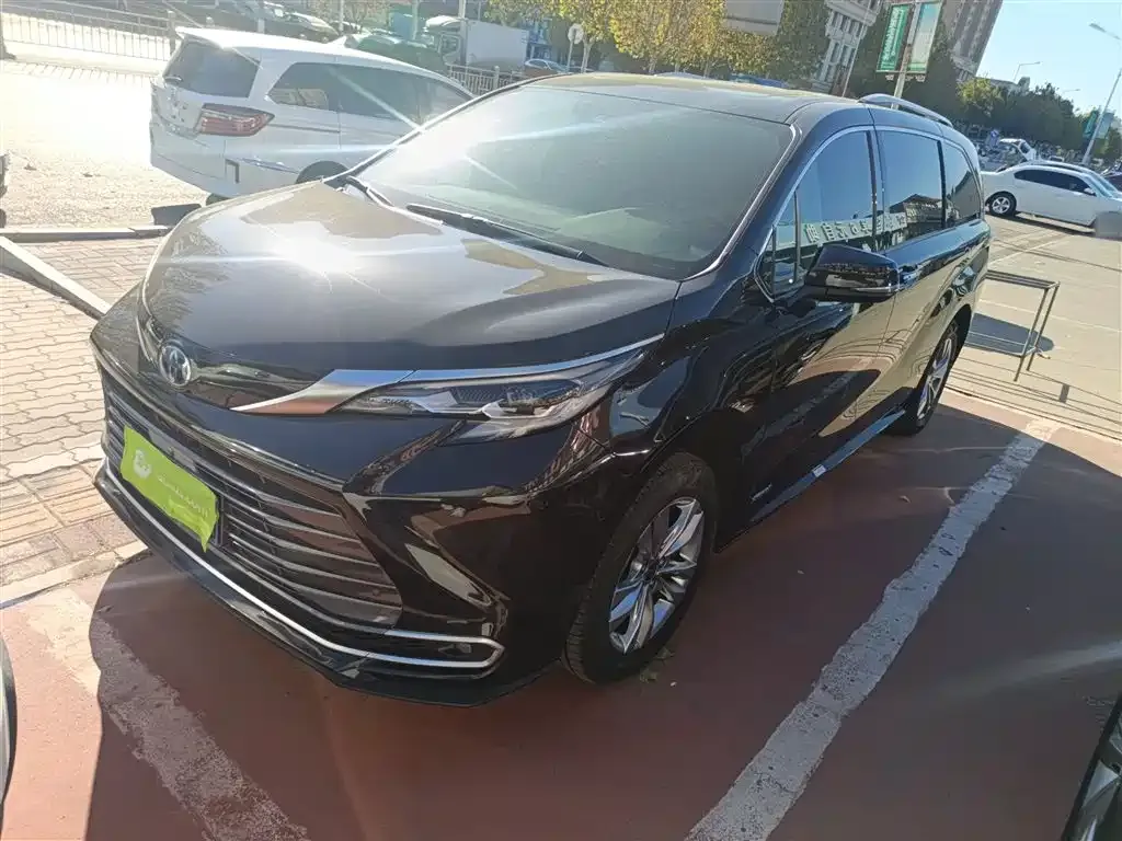 Toyota Sienna — фото 2