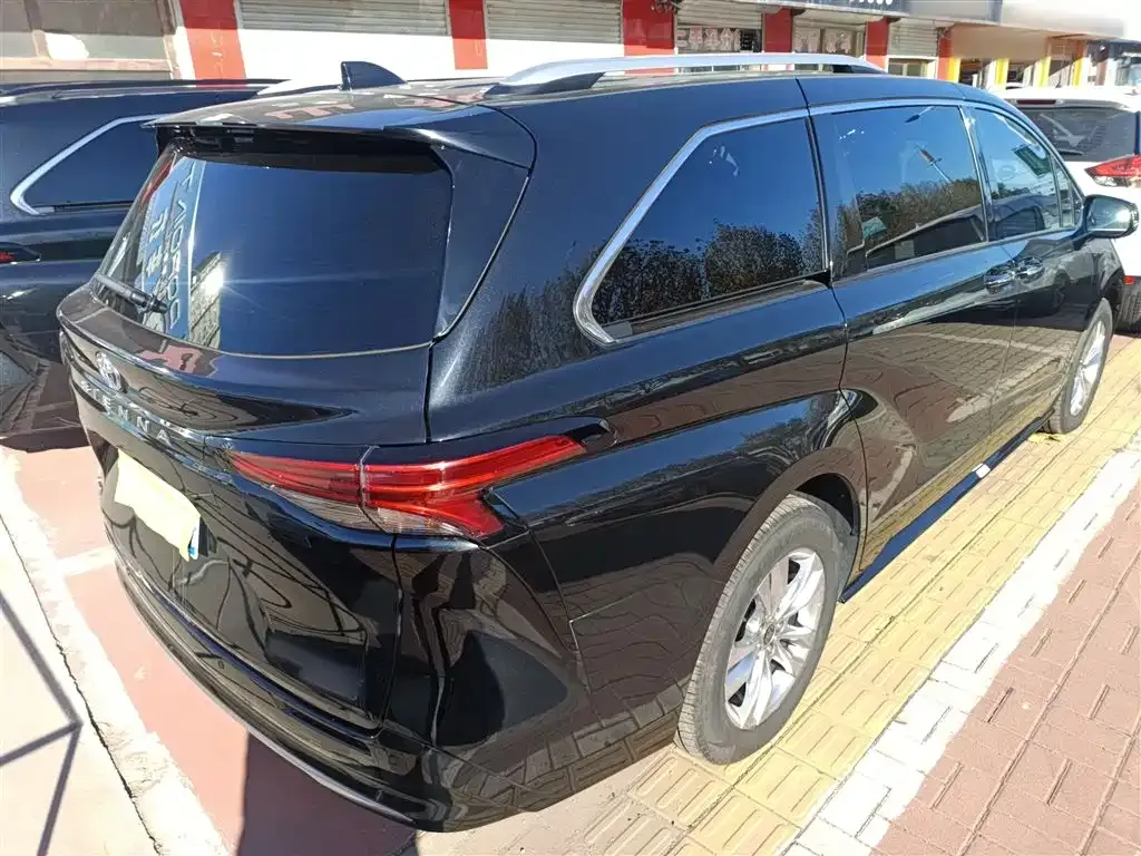 Toyota Sienna — фото 7
