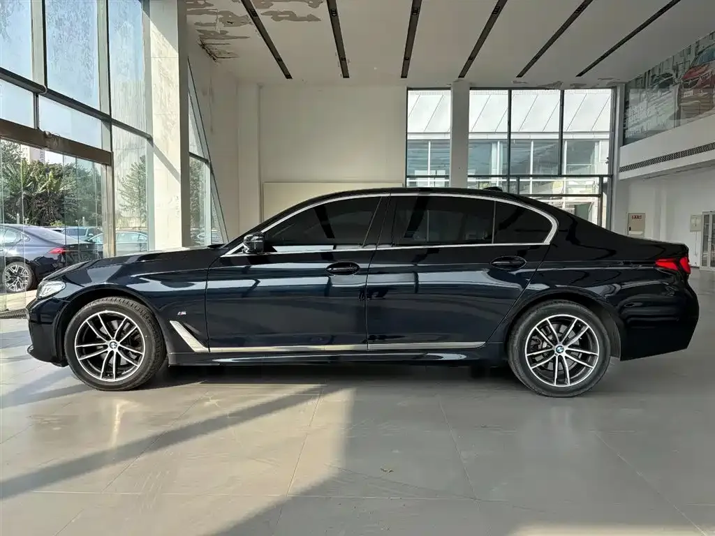 BMW 5 Series — фото 5