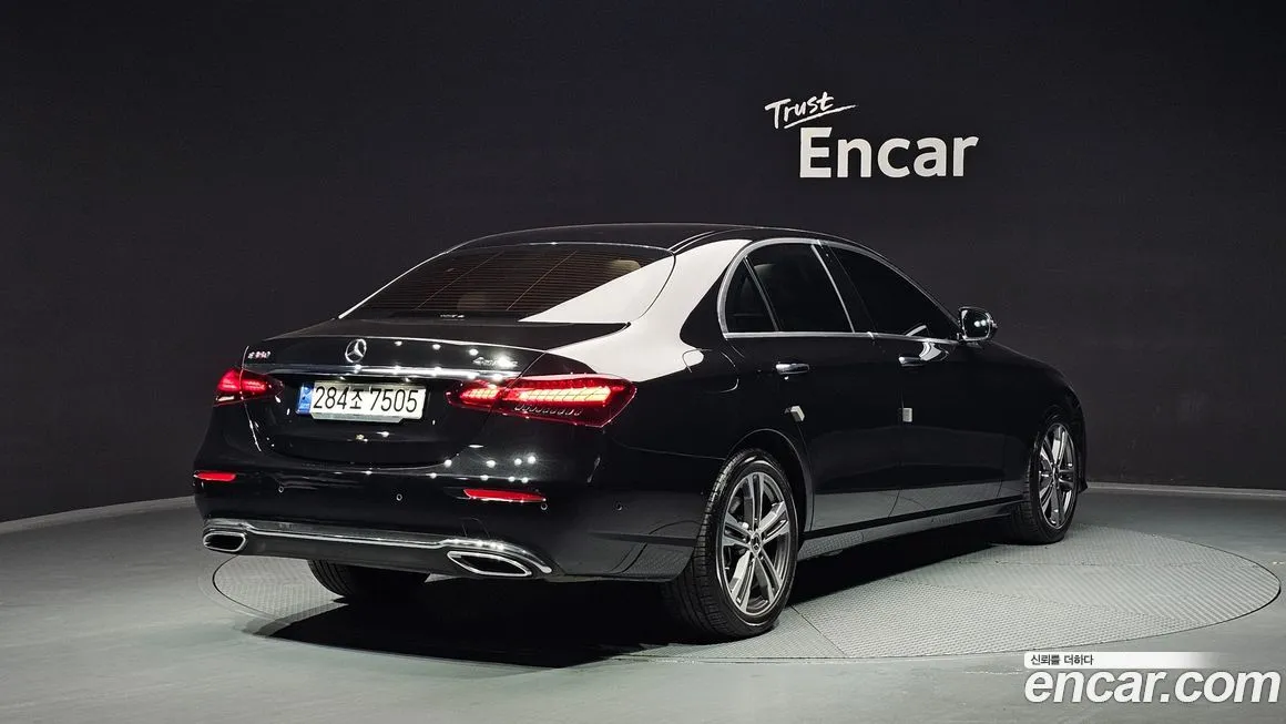 Mercedes-Benz E-Class — фото 2