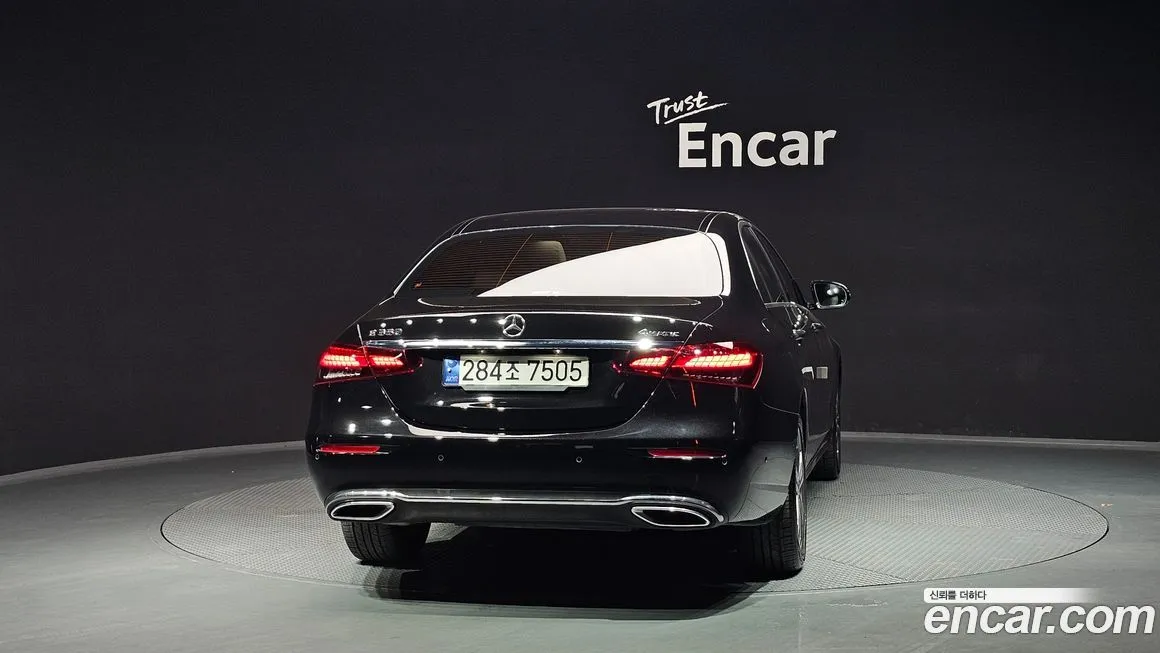 Mercedes-Benz E-Class — фото 4