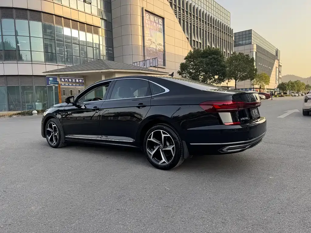 Volkswagen Passat — фото 8