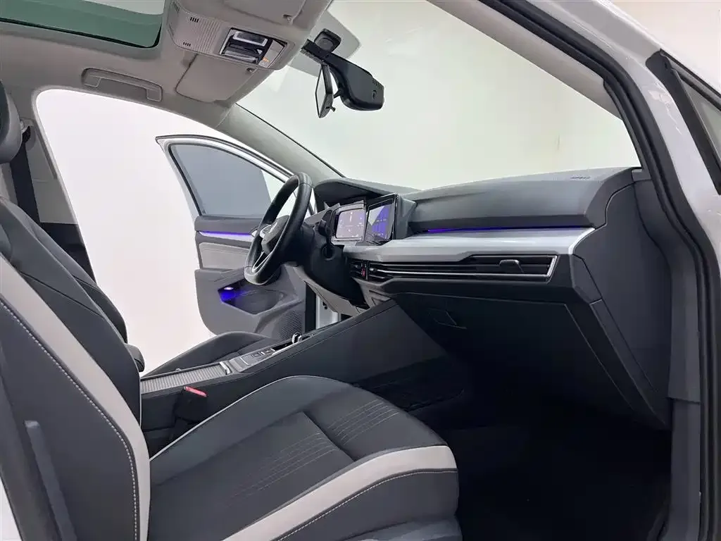 Volkswagen Golf 2022 из CN, фото 4