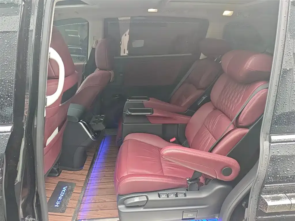 Honda Elysion 2024 из CN, фото 4