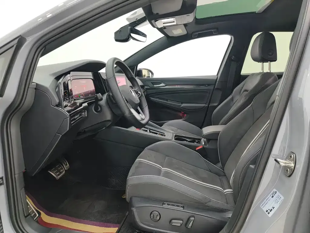 Volkswagen Golf 2023 из CN, фото 7