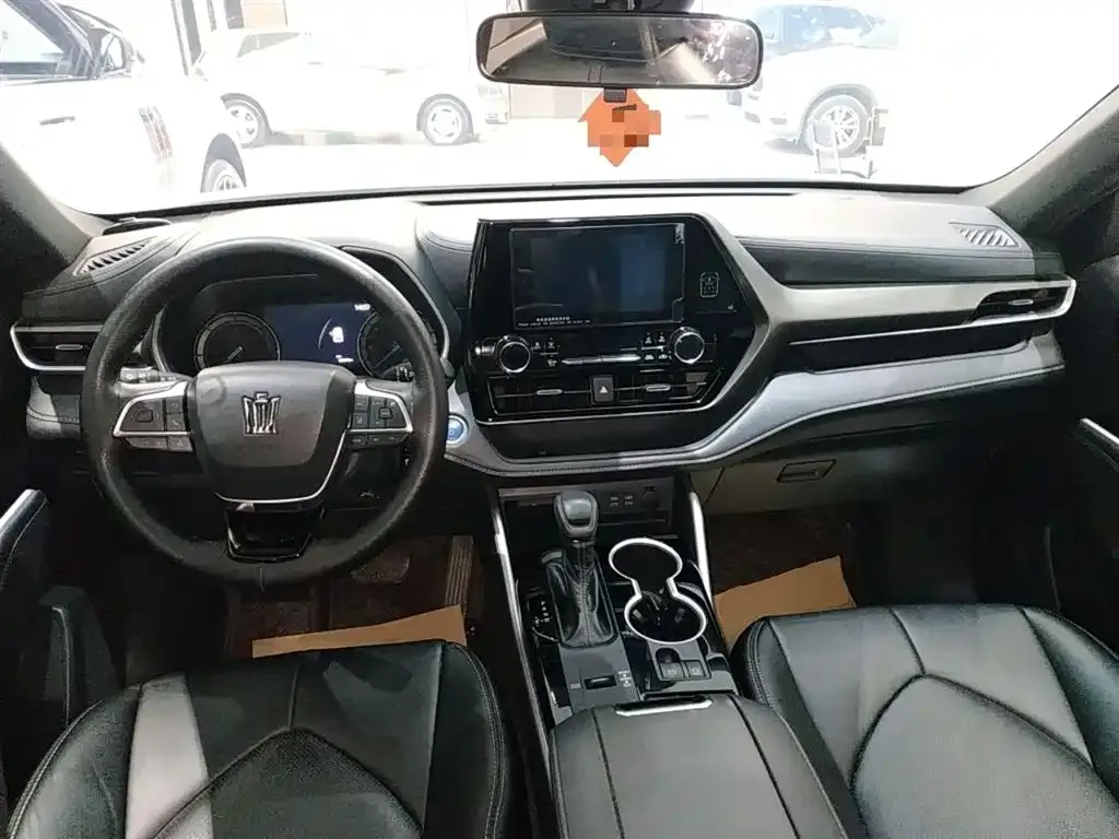 Toyota Crown Kluger 2023 из CN, фото 10