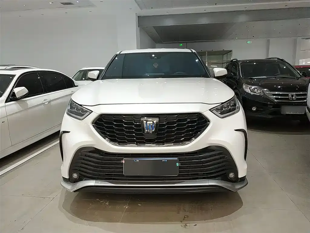 Toyota Crown Kluger 2023 из CN, фото 3