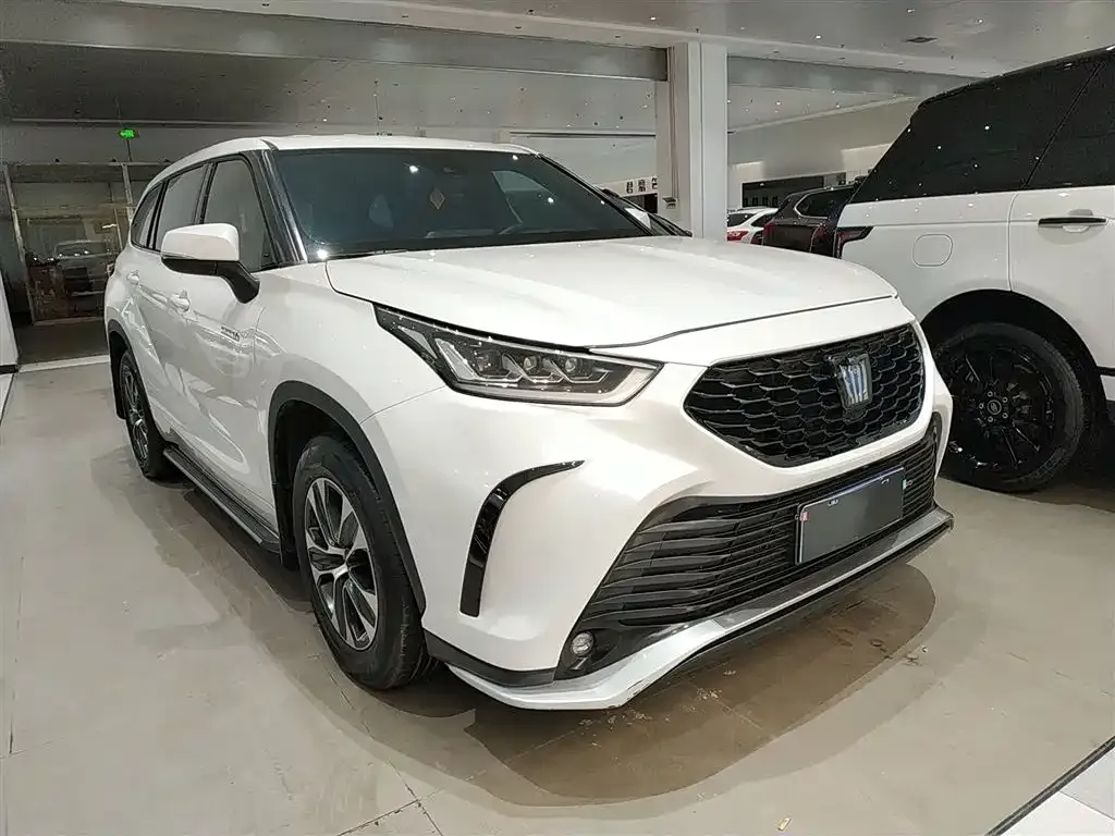 Toyota Crown Kluger 2023 из CN, фото 4