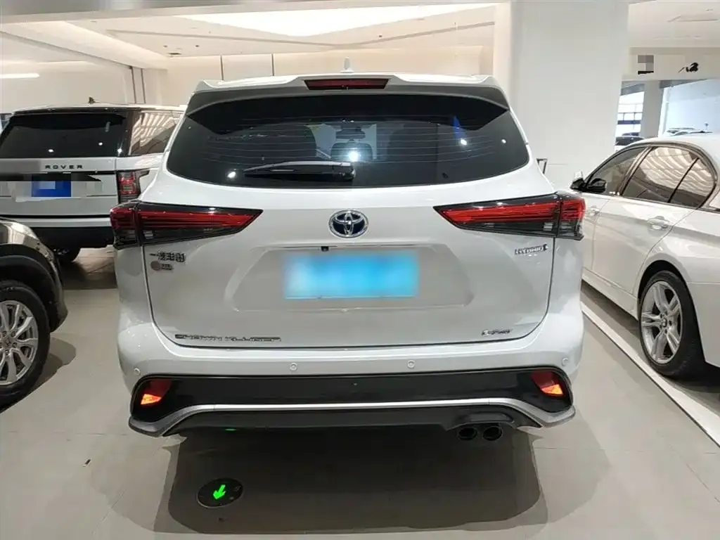 Toyota Crown Kluger 2023 из CN, фото 6