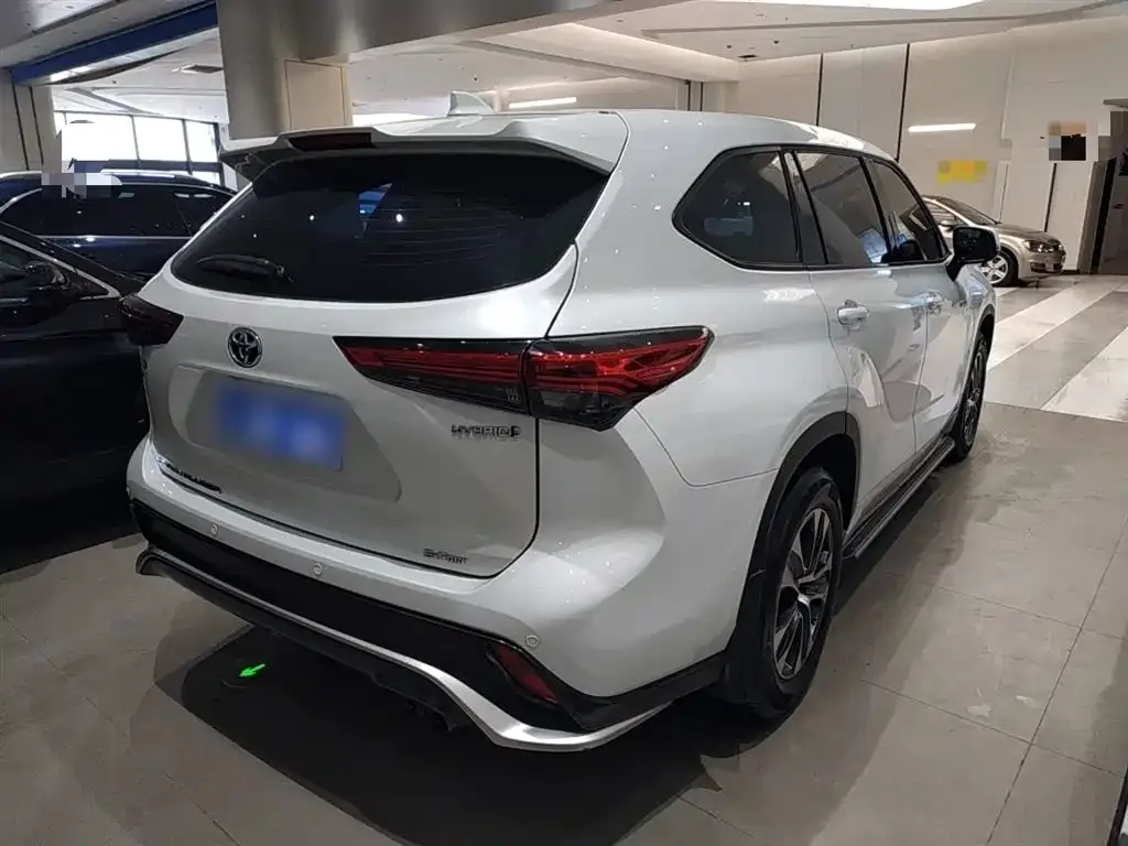 Toyota Crown Kluger 2023 из CN, фото 7