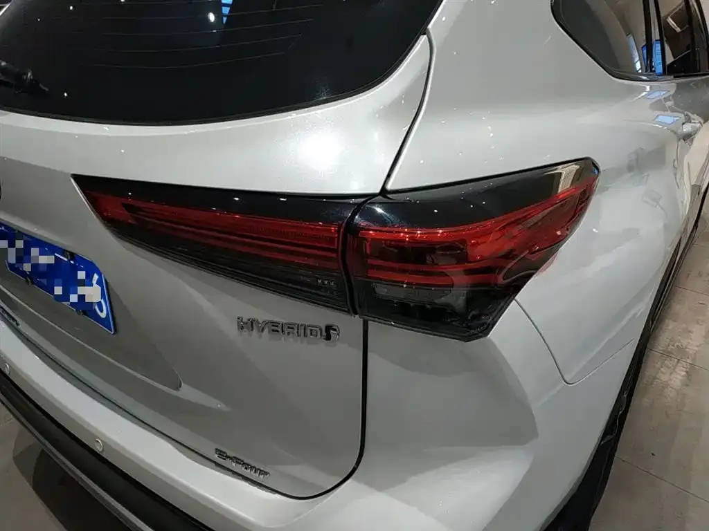 Toyota Crown Kluger 2023 из CN, фото 8